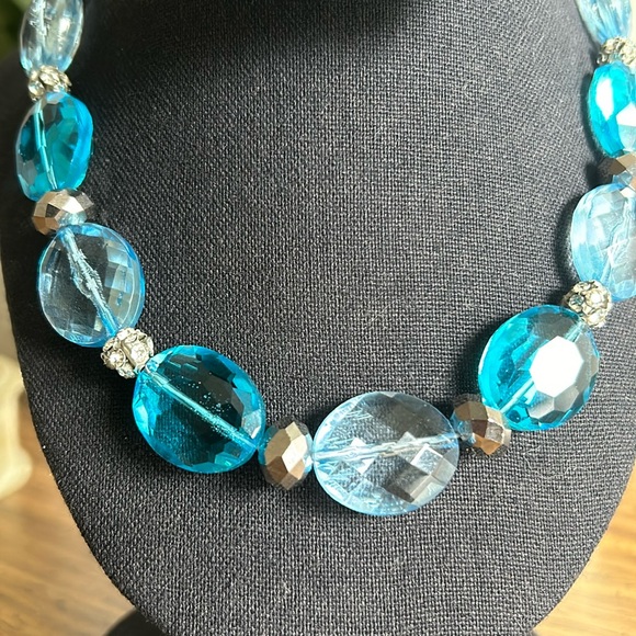 STUNNING Faceted Stone Necklace - Picture 6 of 9